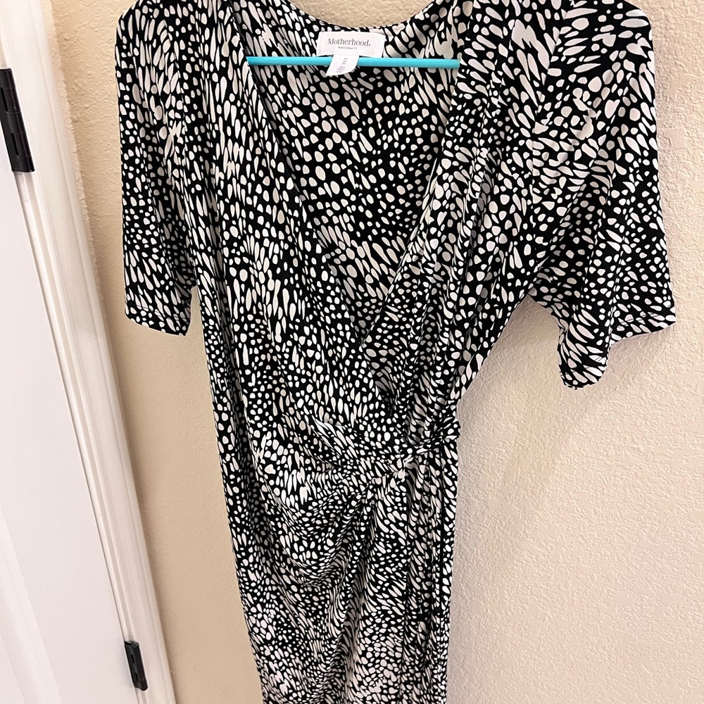 Motherhood Maternity Black and White Long Sleeve Dress